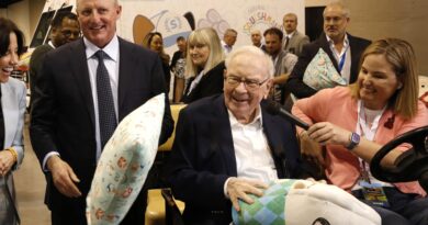 Berkshire’s Warren Buffett to retire, asks board to replace him with Greg Abel