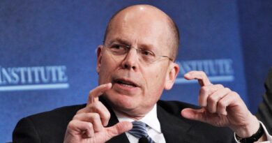 UnitedHealth Group appoints new CEO and suspends annual forecast