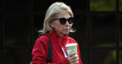 Bernie Sanders Urges Shari Redstone Not to Settle ’60 Minutes’ Lawsuit