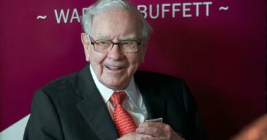 Warren Buffett shocks shareholders, says he will retire at the end of the year
