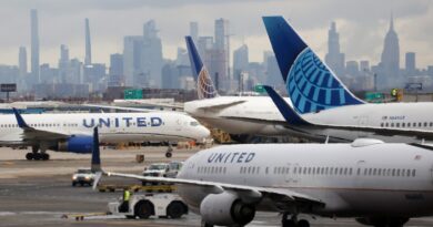 United Airlines to cancel flights at Newark airport